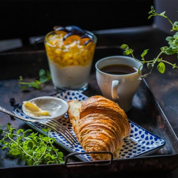 Les Particularités du Petit-Déjeuner dans les Cafés Français: Que Commander le Matin ?